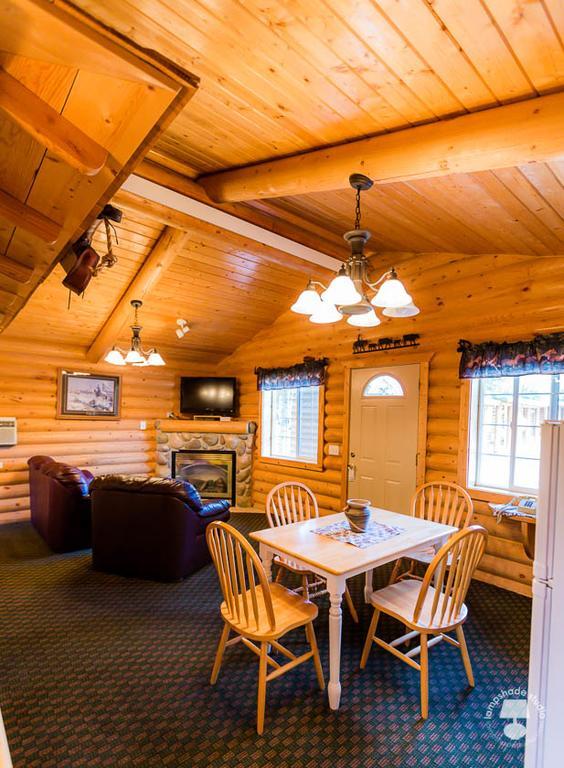 Creek Lodge *